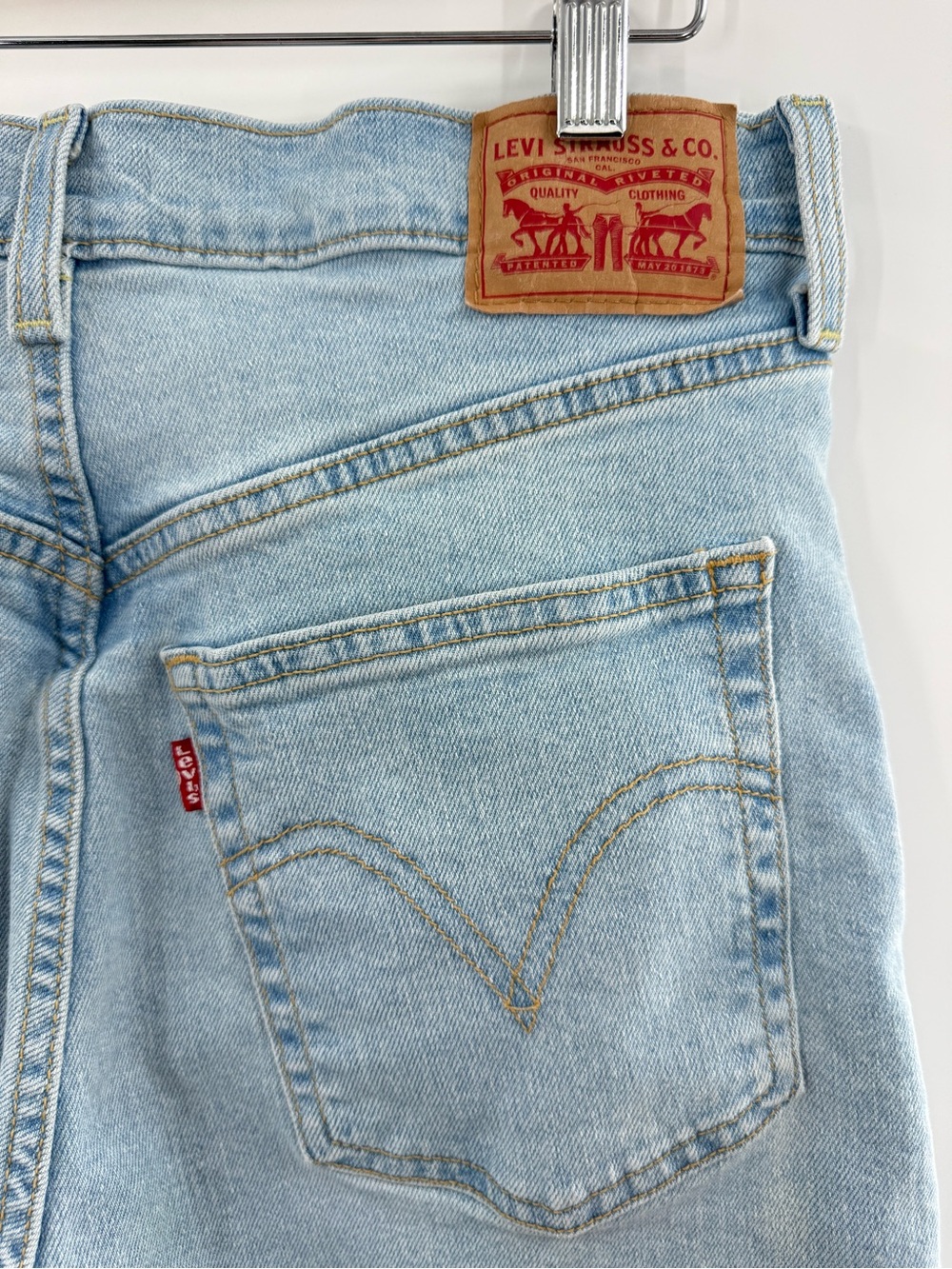 Levi’s Ribcage Straight High Waisted Button Fly Jeans  Light Wash Size 31 - Picture 6 of 14